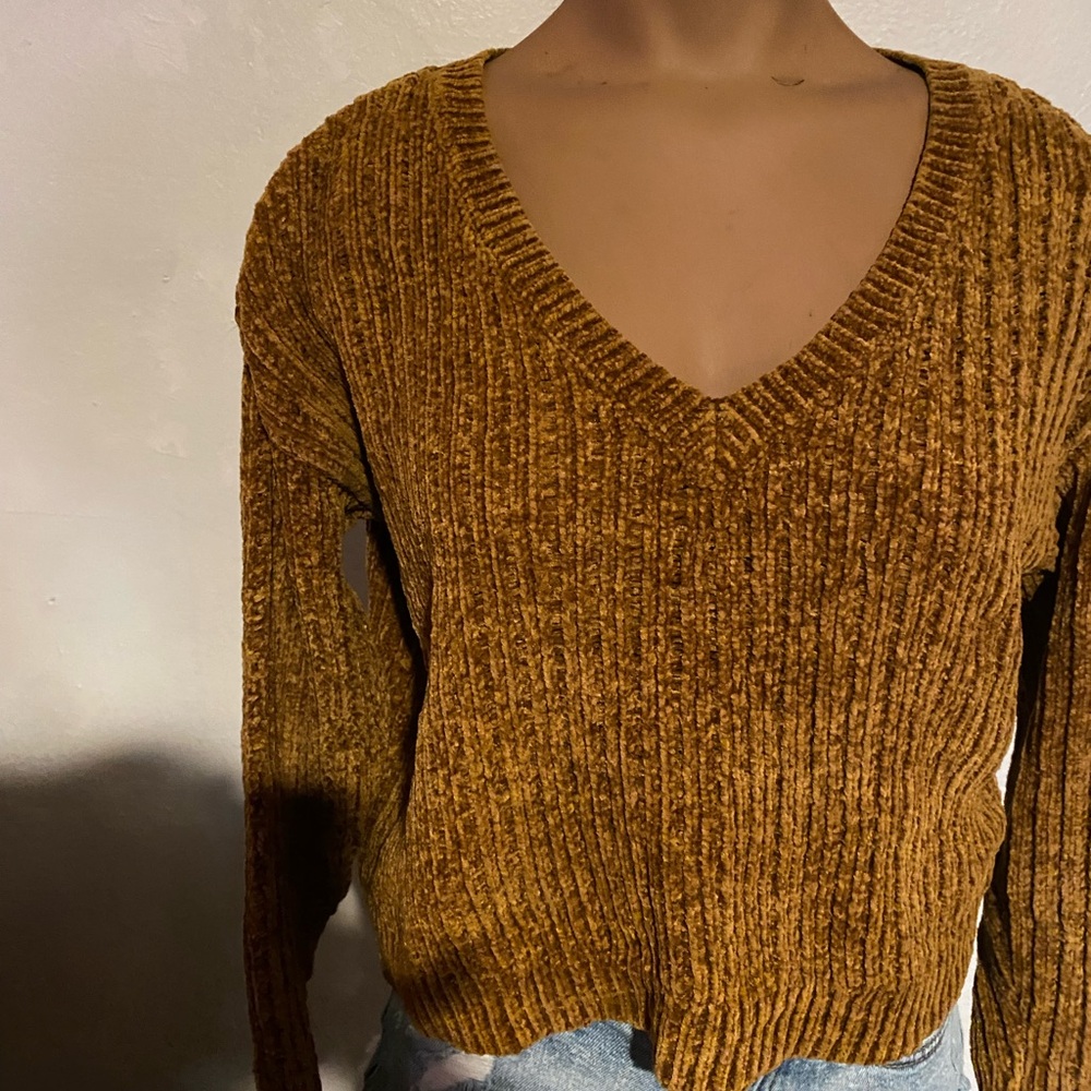 Cozy V-Neck Ribbed Sweater in Brown